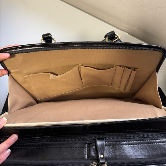 Kattee large black leather briefcase w/ adjustable strap - Picture 10 of 13